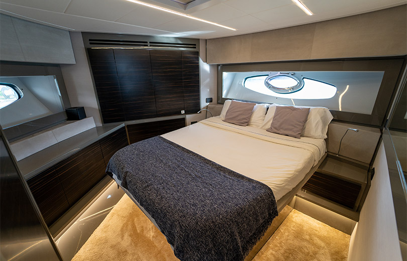 Alquiler Yate en Ibiza Pershing 62 Urus