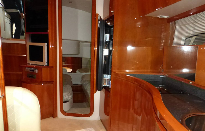 rent-boat-ibiza-pershing 43