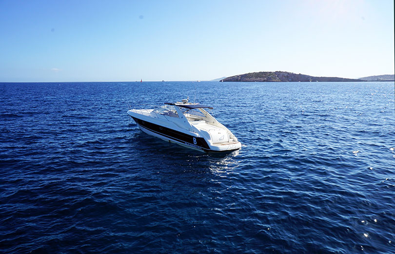 rent-boat-ibiza-sunseeker-camargue-47