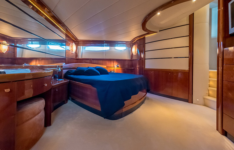 rent yacht ibiza pershing 76