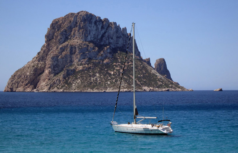 rent sailboat ibiza bavaria 47