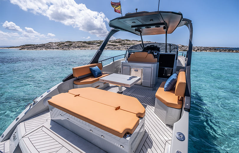 Rent Speedboat Ibiza Fim 340